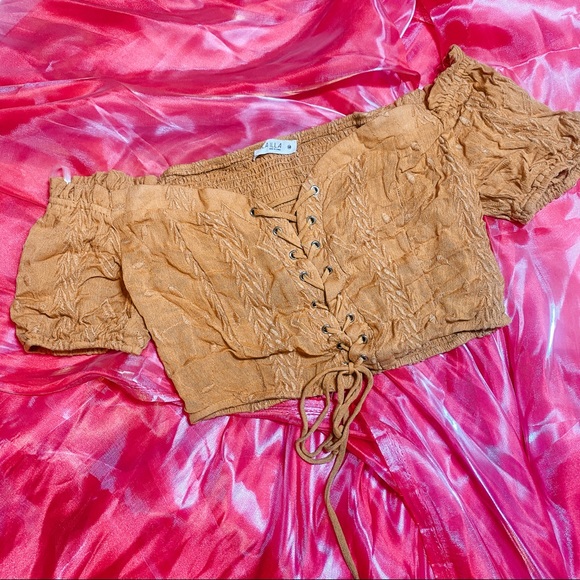 Tops - 🦋 Brand new! - Yellow off the shoulder crop top